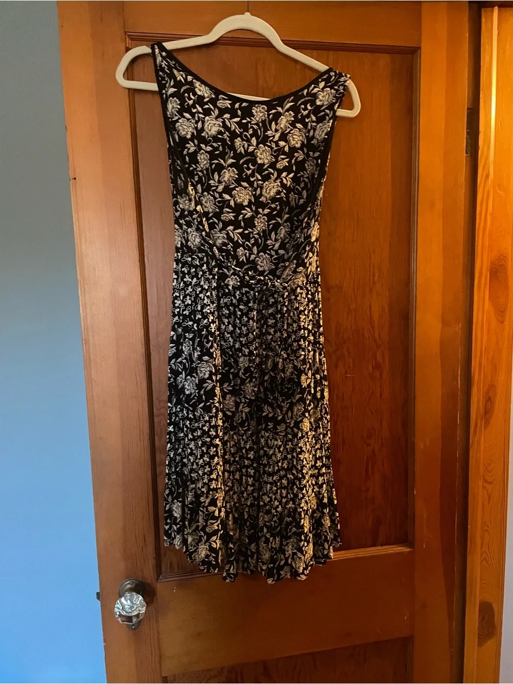 Black & White Floral Tiered Midi Dress - Sleeveless Scoop Neck - Picture 3 of 9